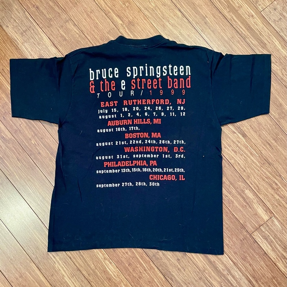 Vintage 1999 Bruce Springsteen concert tee, size L, excellent condition.